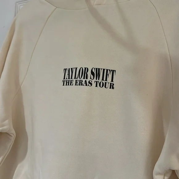 OFFICIAL Taylor swift beige tour sweatshirts size L